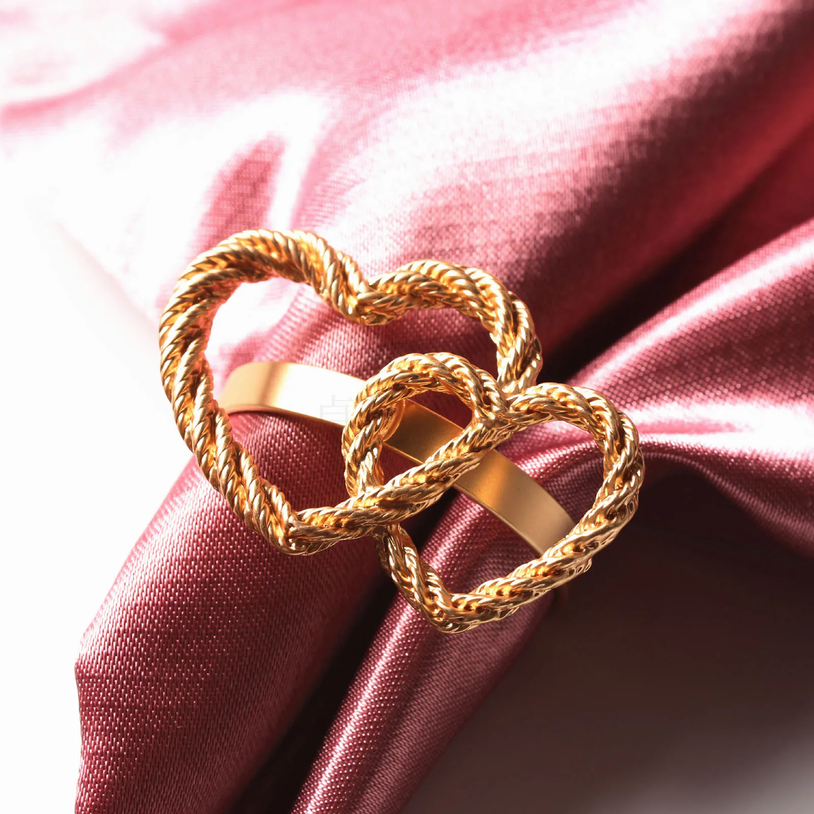 

1Pcs Good Quality Love Heart Napkin Rings For Weddings Home Table Accesorries Napkin Holder Table Decoration Valentine's Day