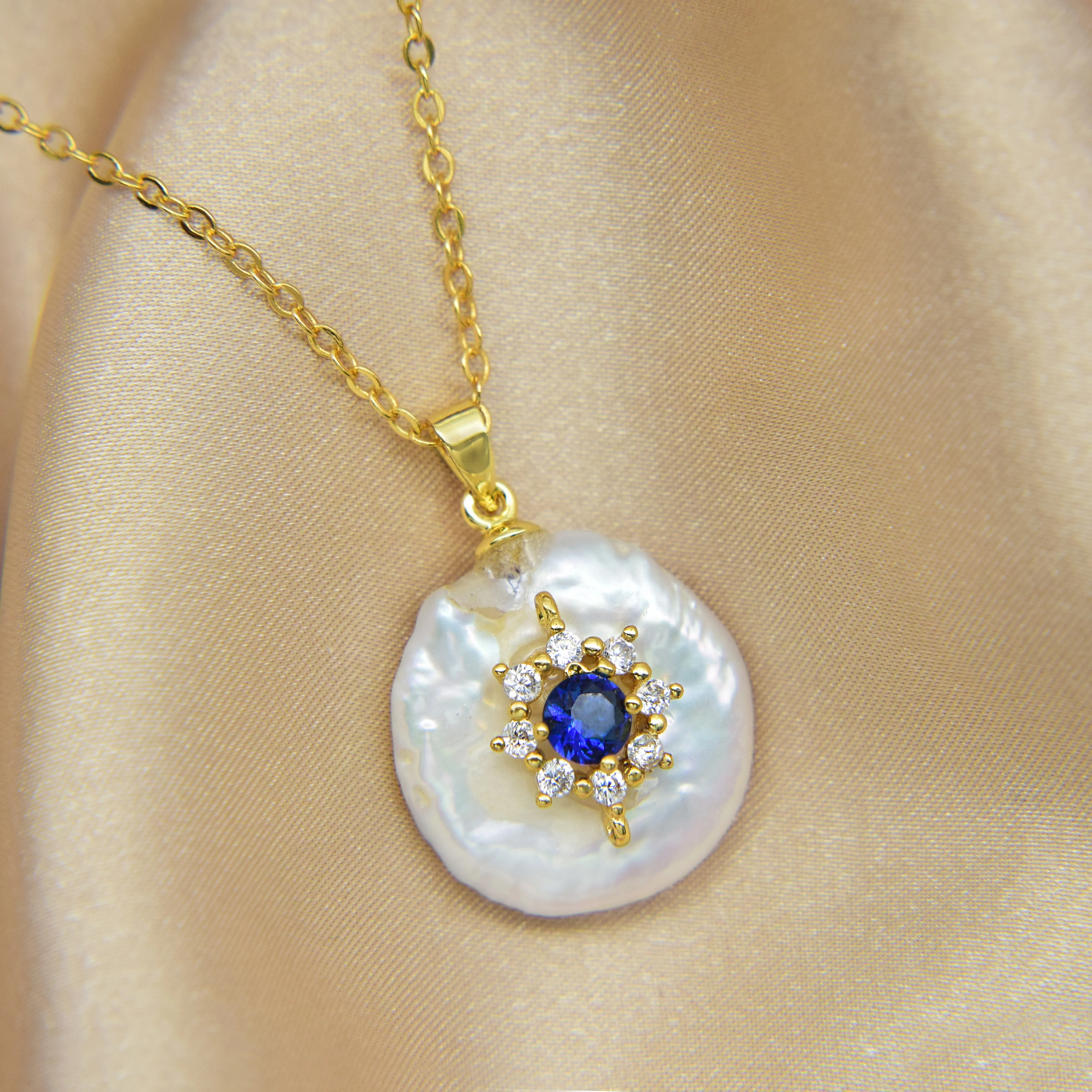 Женское колье из циркона круглое с металлической вставкой 23 стиля |