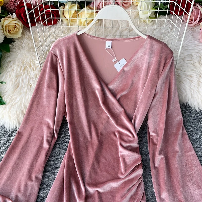 Бархатное платье с длинным рукавом пикантное облегающее запахом и V образным