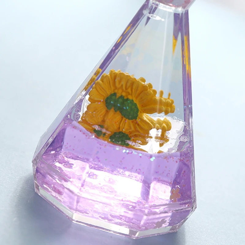 

Diamond Shaped Liquid Motion Bubbler Timer Daisy Floating Oil Hourglass Desk Toy R66D