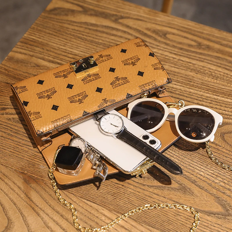 Backpack male European and American fashion personality rivet creative lion computer backpack