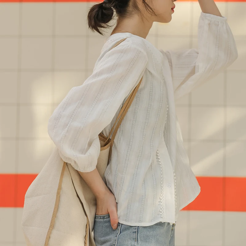 

HiloRill Retro V Neck White Blouse Long Sleeve Hook Flower Hollow Out Elegant Shirt Female Solid Cotton Tops Lady Blusas Mujer