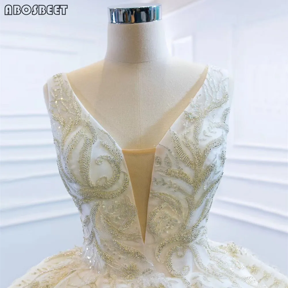 

Luxury Wedding Dress Ball Gown Shining Beads Plus Size Wedding Gown for Bridal 2021 Elegant with Train V Neck Sleeveless Lace Up