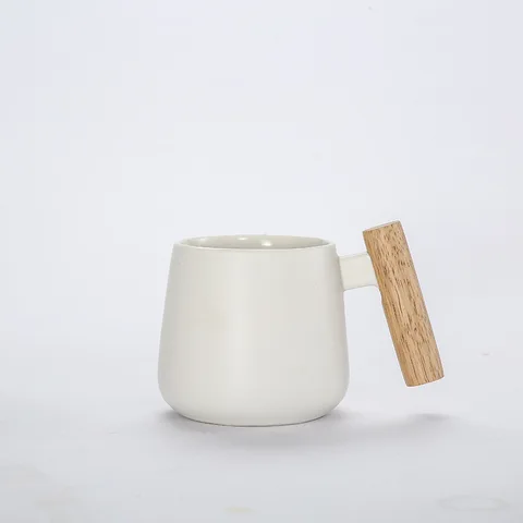 Кофейная кружка с деревянной ручкой и ложкой, в нордическом стиле, черная, белая, для жира, для офиса, для воды, молока, напитков, керамические чашки
