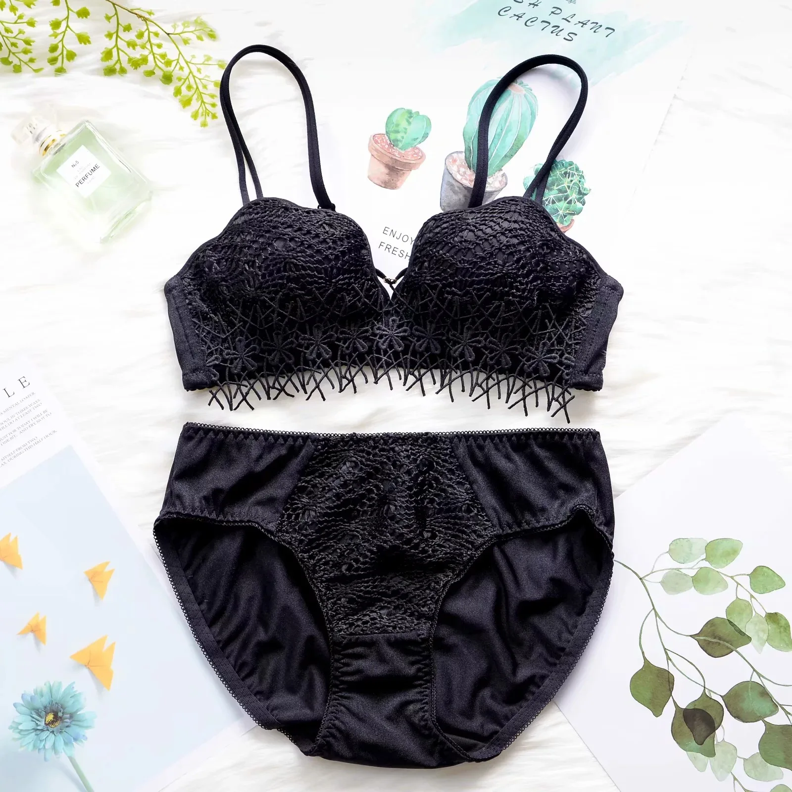 Новый Модный комплект с бюстгальтером вышивкой для девочек удобный мягкий и