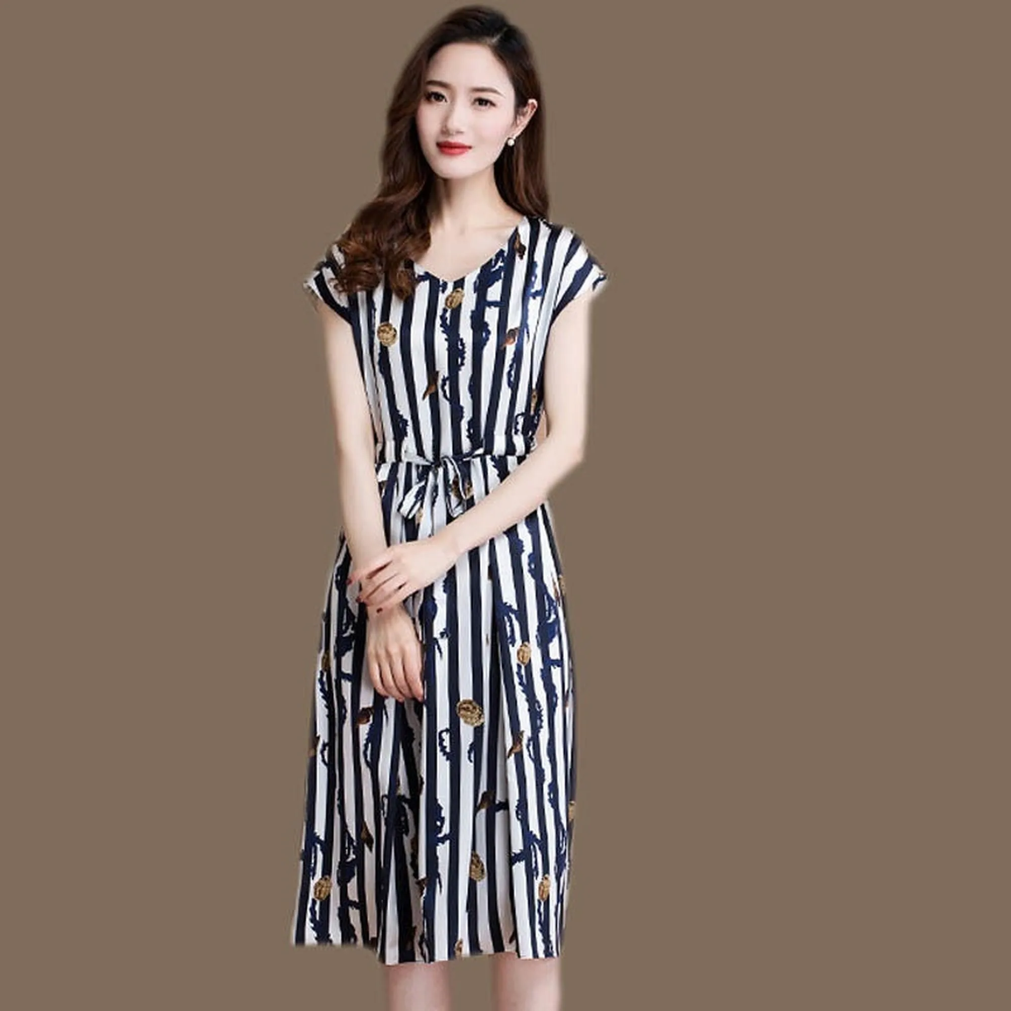 

Summer 2020 new fashion large women's V-neck short sleeve dress feminine style slit knee waist skirt