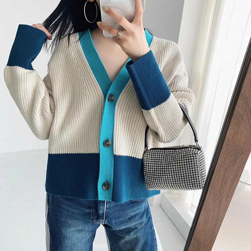 

Женский однобортный трикотажный кардиган с длинным рукавом и V-образным вырезом