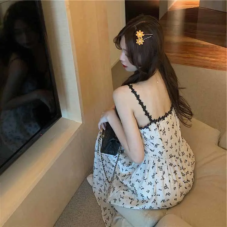 

Floral suspender dress women's 2021 new summer French close waist V-neck dress looks slim