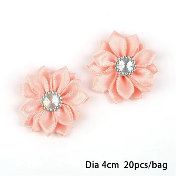 Light Pink 20 шт./пакет 13 цветов ручной работы маленькие атласные цветы со стразами Аппликации шитье Свадебные аксессуары украшения - Цвет: Light Pink