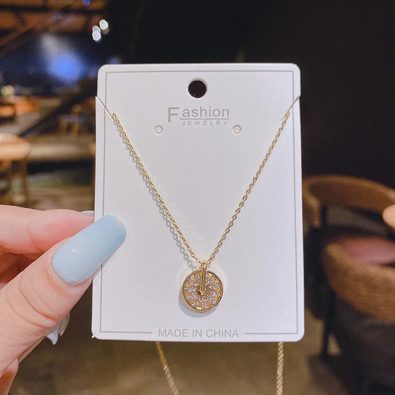 

Fashion Luxury Crystal Flower Round Pendant Is Suitable for Girls Fresh and Lovely Romantic Pendant Accessories Gift Necklace