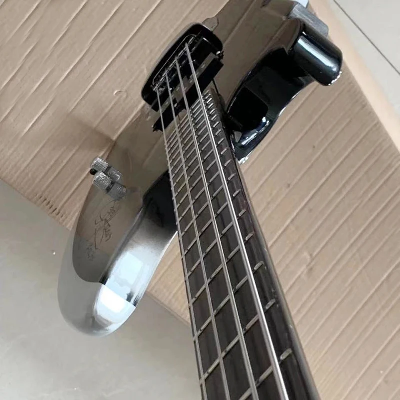 Большая искусственная электрическая бас четырехструнная гитара из массива