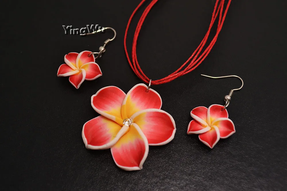 Yingwu случайно отправляет цветной набор из полимерной глины цветочные серьги