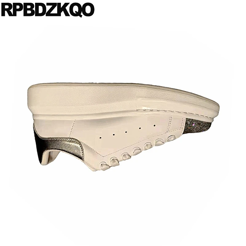 Кроссовки на толстой подошве белого цвета Брендовые женские кроссовки и