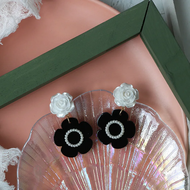 

Оригинальный дизайн французская Камелия популярный цвет высокий холодный черный и белый простой и универсальный темпераментный зажим для ...