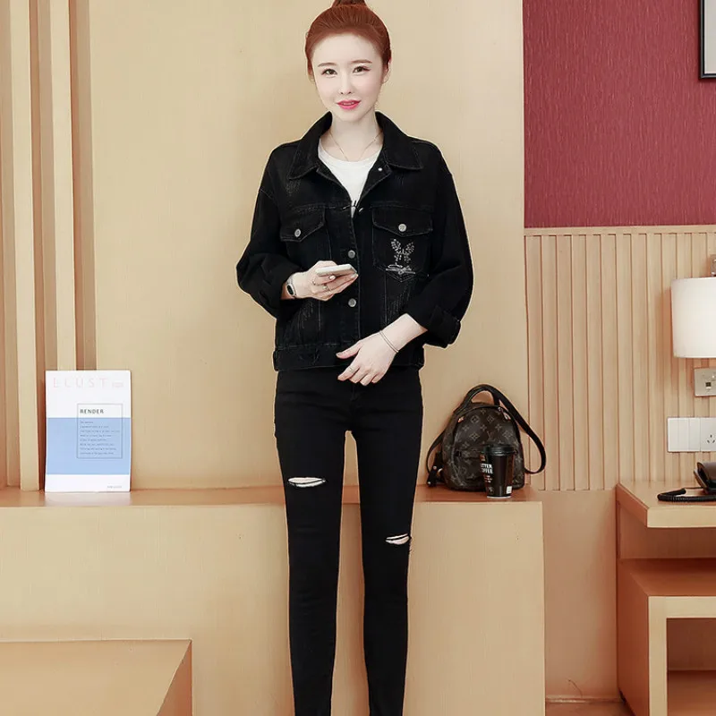 

Denim Jacket Women Short 2020 Autumn New Korean Lapel Splicing Version Versatile Loose Black Hot Drill Embroidery Denim Fashion