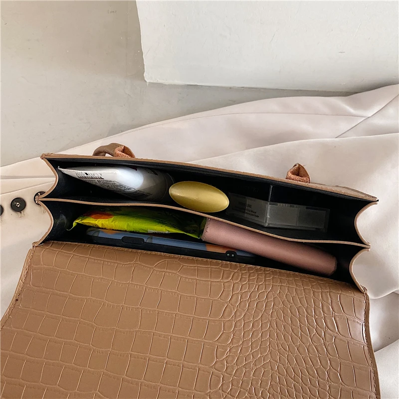 

Vintage Crocodile Effect Baguette Shoulder Bags For Women Chic Design Small Underarm Bags High Quality Female Tote Hand Bag 2021