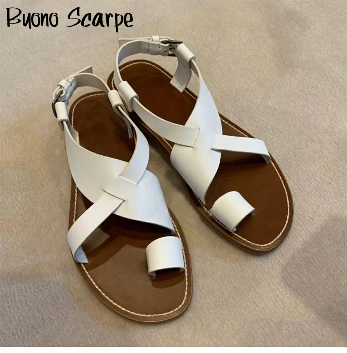 

Fashion Flat Summer Rome Sandals Clip Toe Gladiator Designer Sandals Buckles Leather Black White Shoes Casual Flat Beach Shoes