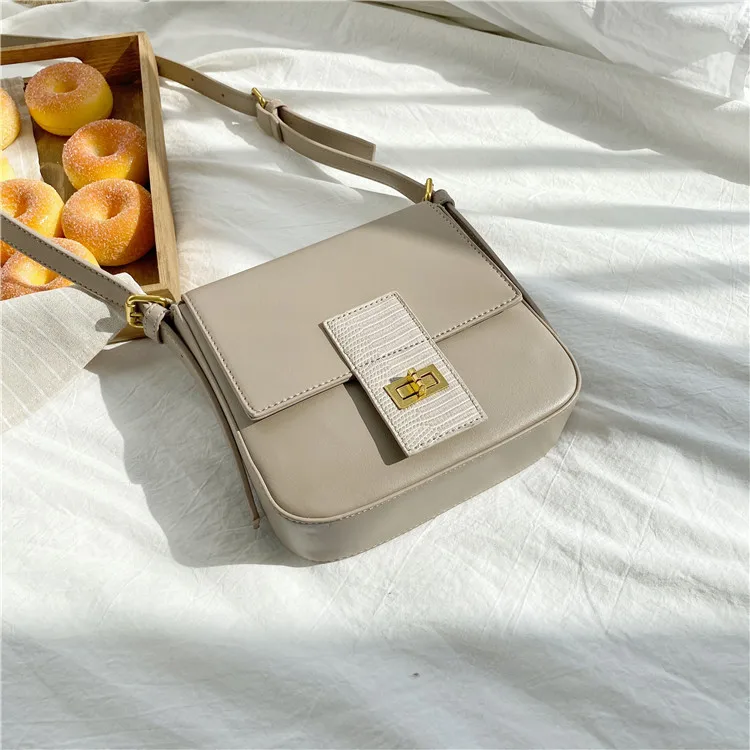 

Fashion Korean bag women's bag 2020 new fashion versatile small square bag simple women's One Shoulder Messenger Bag