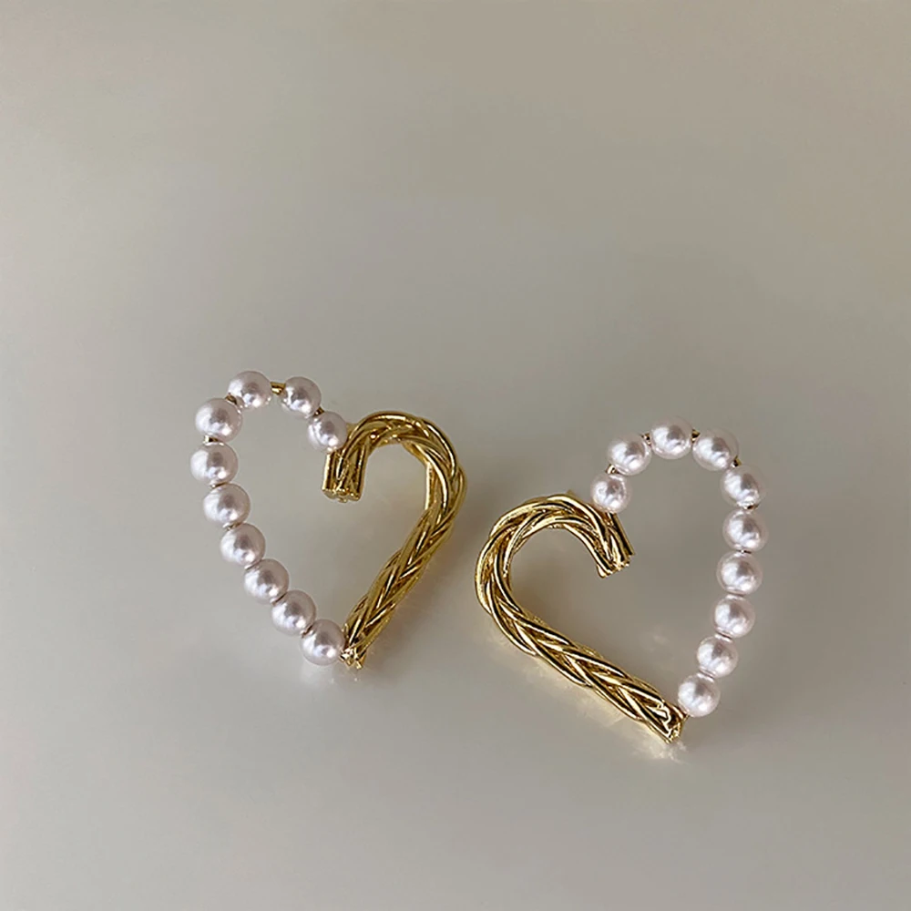 

Ghidbk Big Gold Color Simple Twist Pearl Heart Stud Earring For Women Trendy Vintage Elegant Cute Pearl Love Hyperbolic Earrings