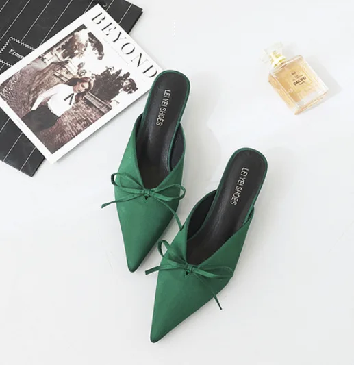 Тапочки с острым носком женская обувь на каблуке кошка шелковые шлепанцы без