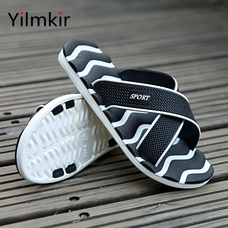 

Нескользящие повседневные мягкие мужские пляжные шлепанцы, легкие домашние тапочки на плоской подошве, модные популярные дорожные простые...