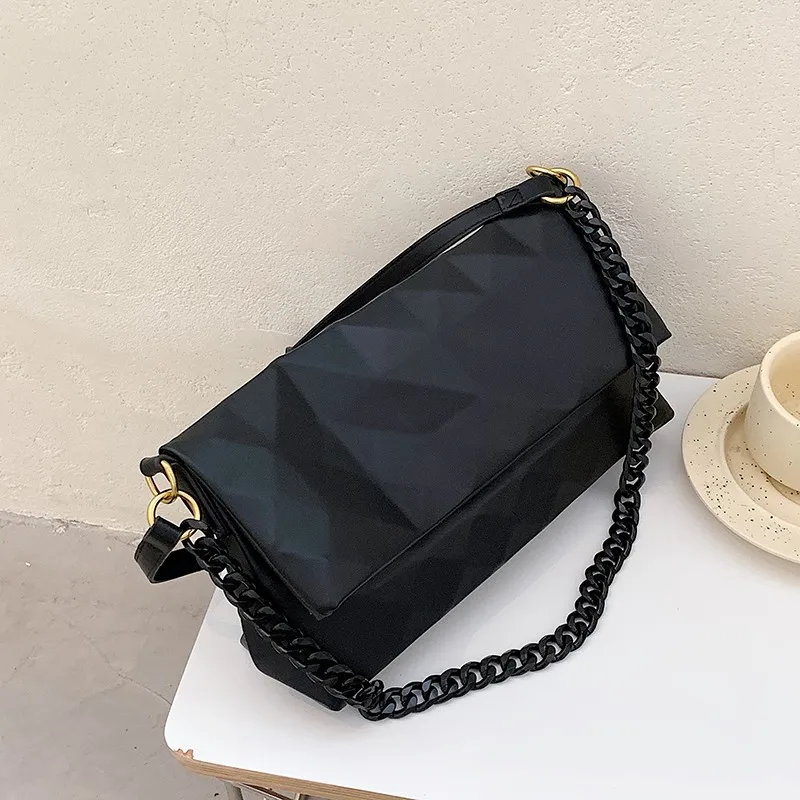 

Women 2021 Fashion Three-dimensional Diamond-shaped Shoulder Underarm Bag Chain Solid Color Luxury Designer Messenger Bag