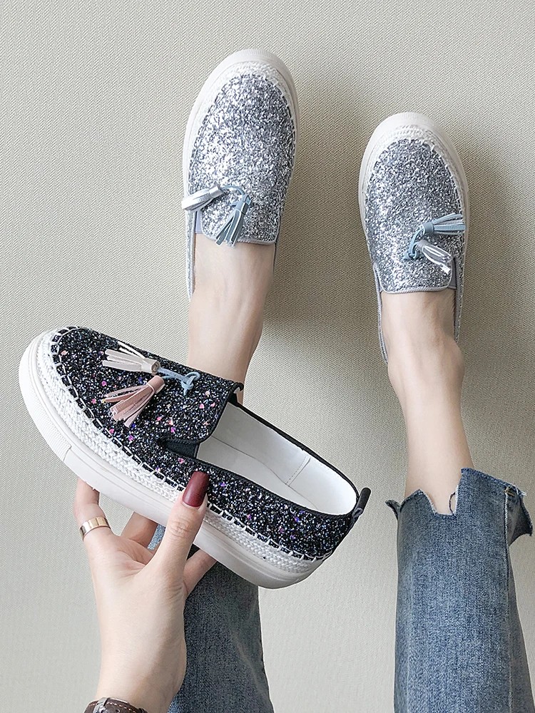 

Summer fashion ladies canvas shoes trend wild sequins tassels soft sole comfortable casual single shoes large size 35-40.