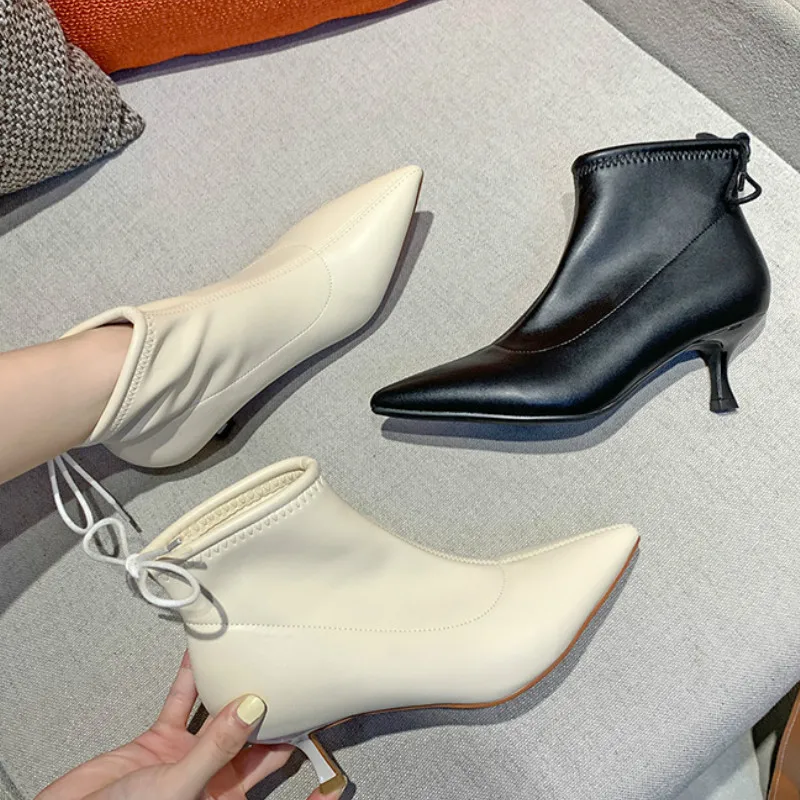 Новинка 2020 осенние ботинки женские однотонные белые черные на шнуровке из спилка