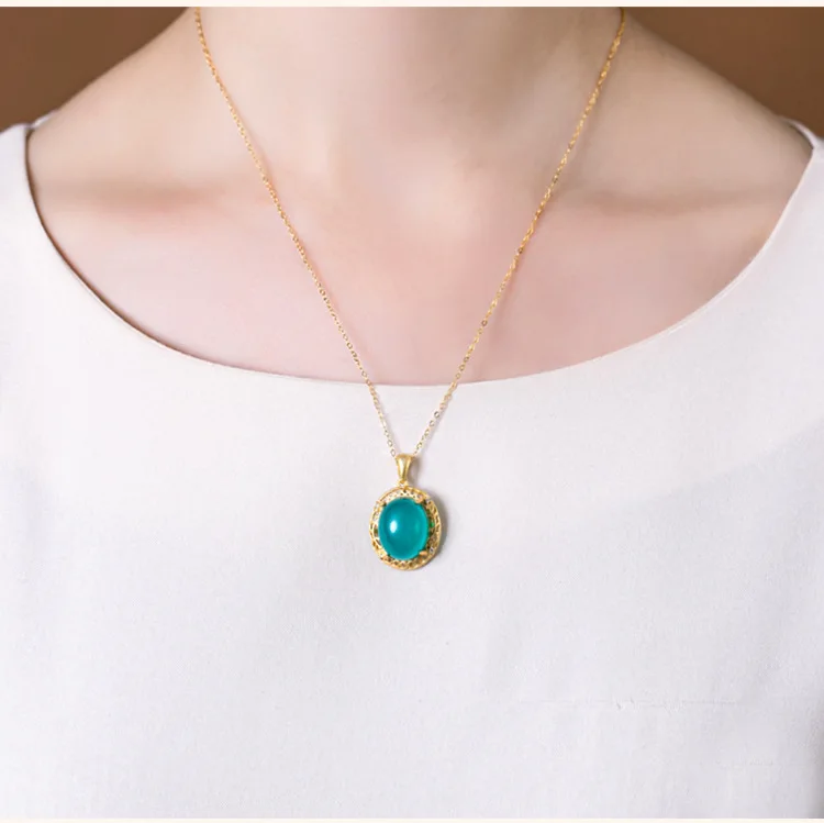 Кулон из серебра 925 пробы овальной формы с натуральным голубым камнем озера