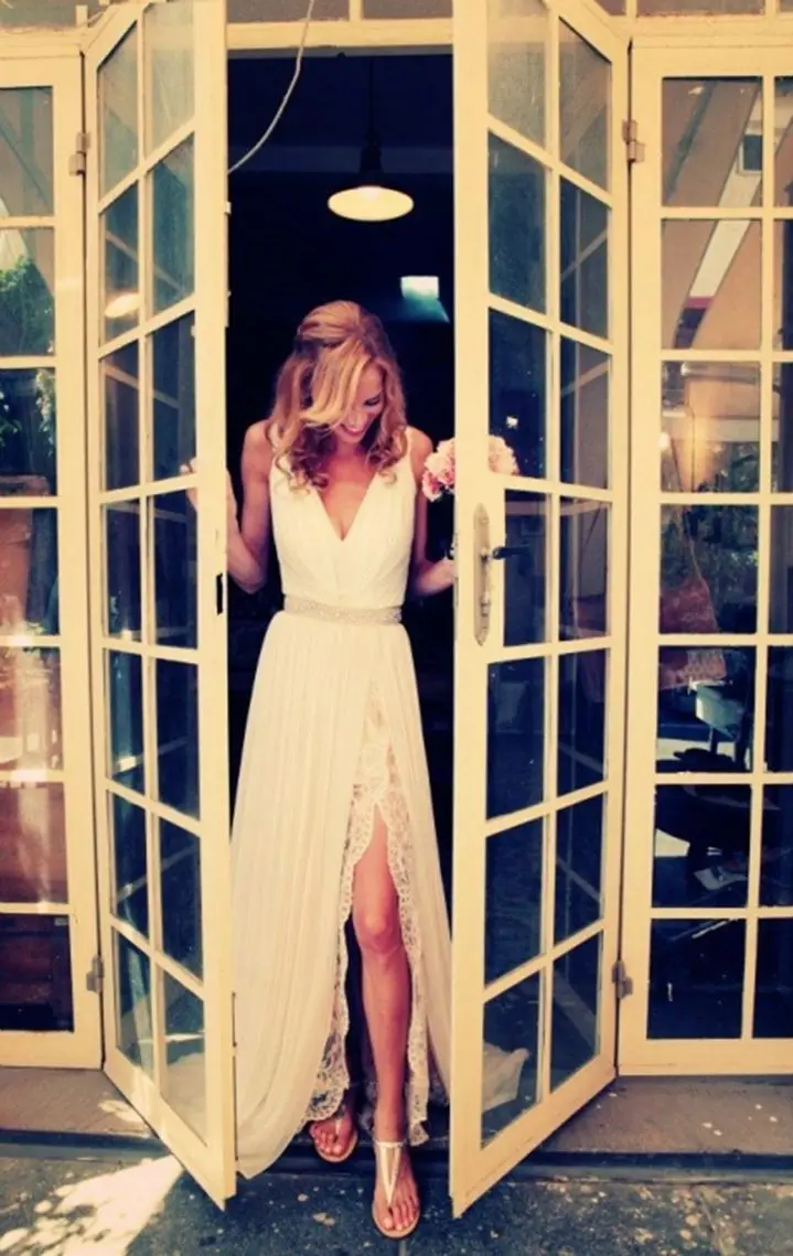 

2019 Deep V Neck Lace Appliqued Chiffon Bohemian Beach Wedding Dresses With Slit Front Open Back vestido de noiva wedding dress
