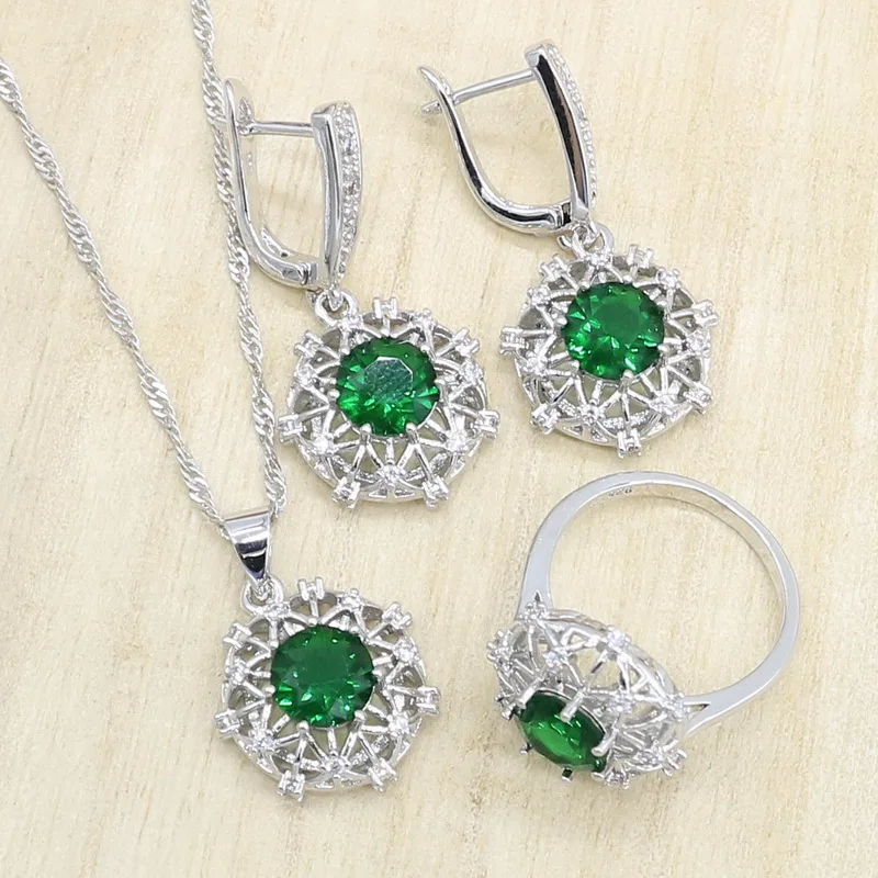 Женский ювелирный комплект из колье серёг и браслета серебристого