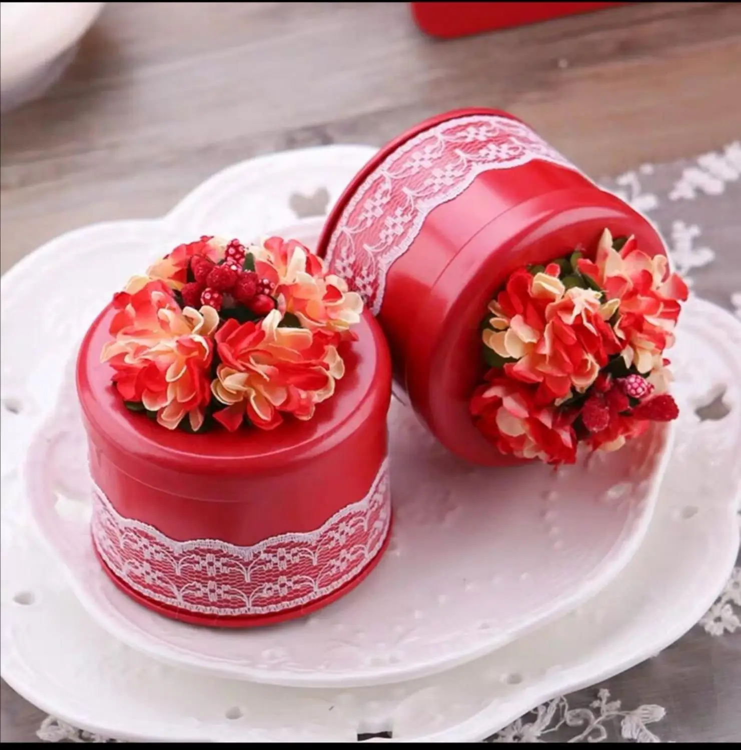 Red 10 шт./лот, красивая круглая жестяная свадебная коробка для конфет, белая кружевная кромка с цветком, маленькая подарочная коробка, вечерние подарочные коробки - Цвет: Red