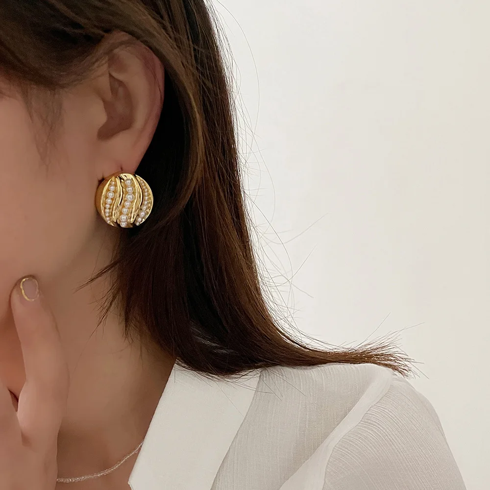 

Gold Colour Geometric Earrings Round Inlaid with Pearl Charm Earring for Women Wedding Jewelry