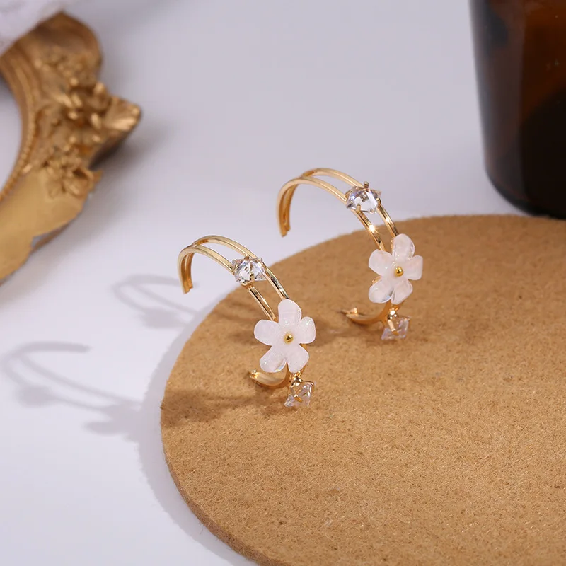 

Korean 2020 Fashion Zirconia Cirlce Hoop Earrings For Women Girls Cute Elegant Acrylic Flower Jewelry Party Brincos Gifts