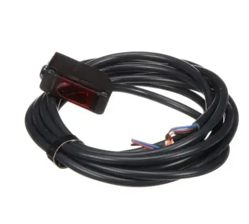 

E3Z-R81 2M BY OMC E3Z 9105M E3Z reflector type photoelectric sensor