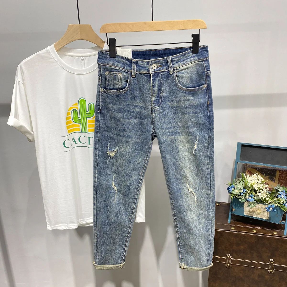 

High-end denim jeans men's 2021 spring new pants with holes loose feet pants Korean style trend wild youth teenagers trousers