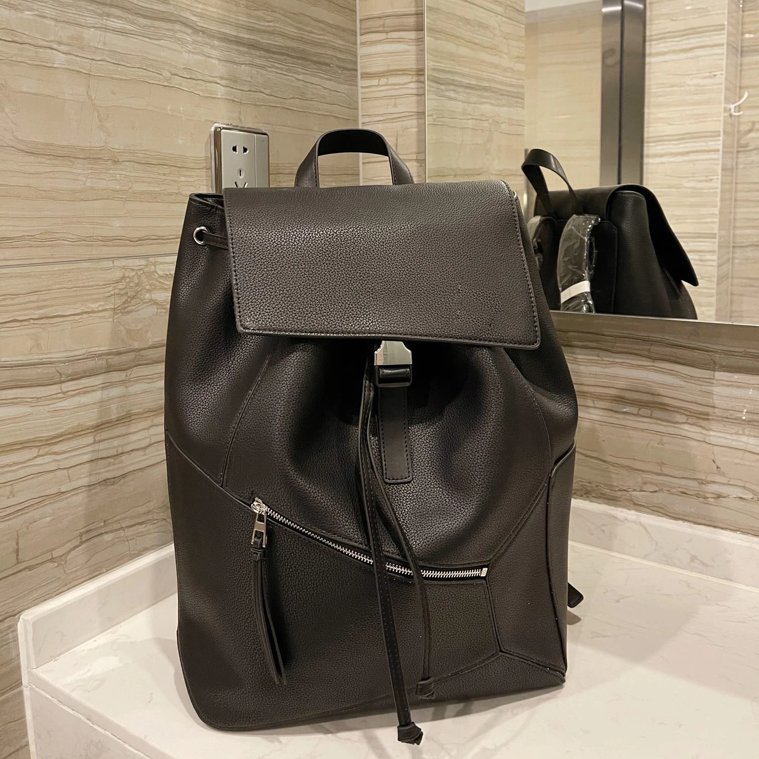 

With logo Solid color Splicing High capacity Simplicity fashion backpack Genuine Leather First layer cowhide high quality