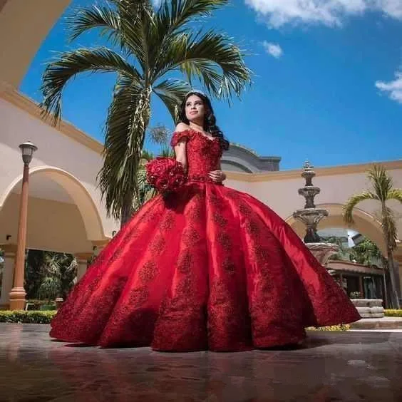 Red Ball Gown Quinceanera Dresses Elegant Off the Shoulder Lace Applique Satin Sweet 16 Birthday Party Dress Custom Made