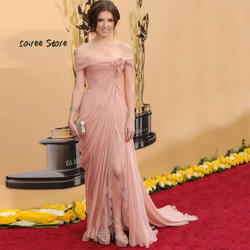 Элегантные розовые платья знаменитостей с открытыми плечами длиной до пола