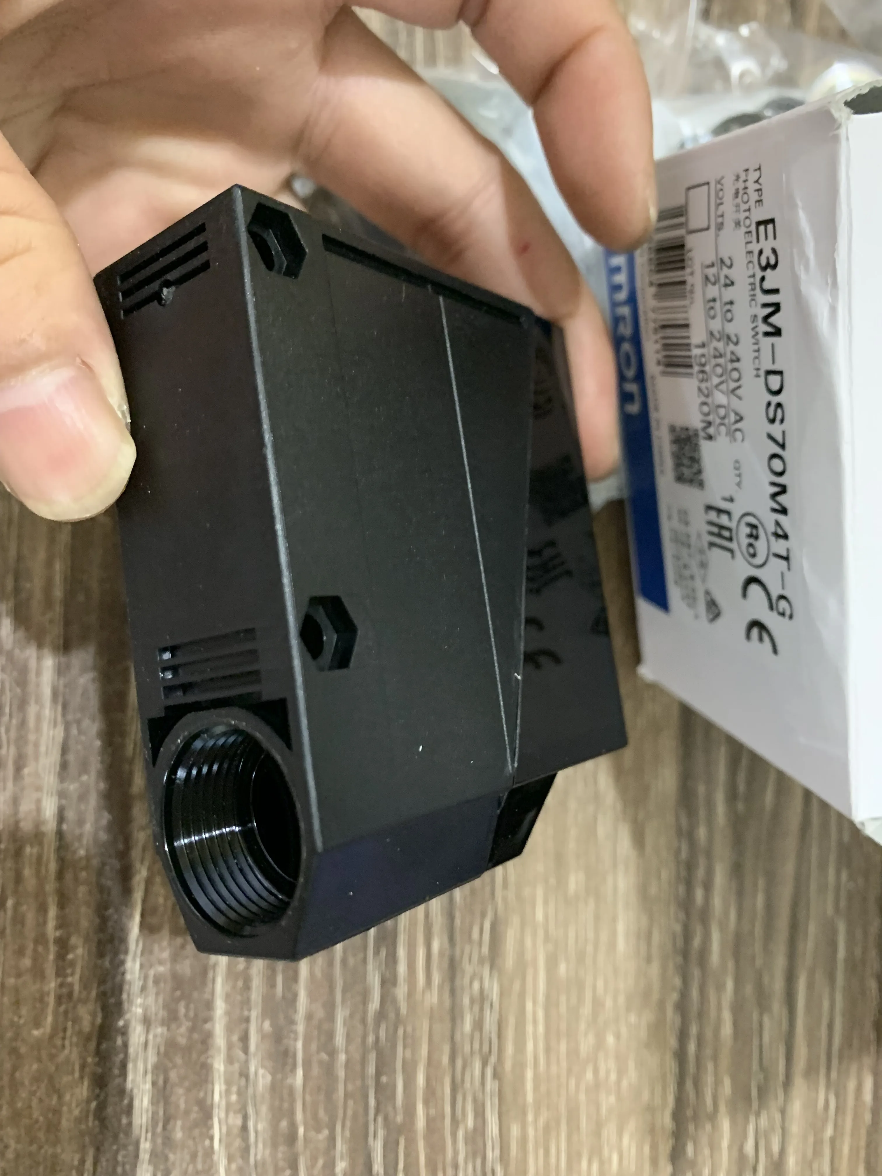Фотоэлектрический датчик OMRON E3JM-DS70M4T-G от 24 до 240 В переменного тока 12 постоянного