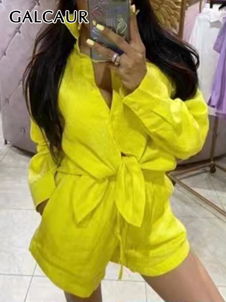 

Повседневный комплект из двух предметов GALCAUR, женская рубашка с отложным воротником и длинным рукавом, свободные шорты с высокой талией, Жен...