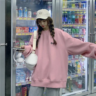 

Женский тонкий свитер с капюшоном и круглым вырезом