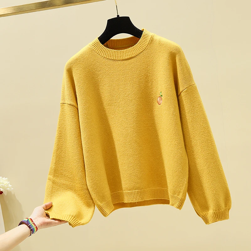 Свитер женский оверсайз оранжевого цвета с вышивкой на осень/зиму | Женская