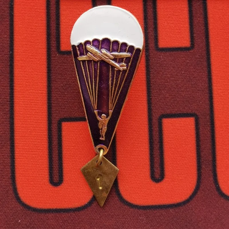 

Russia 1 Time Skydiving Aluminum Badge