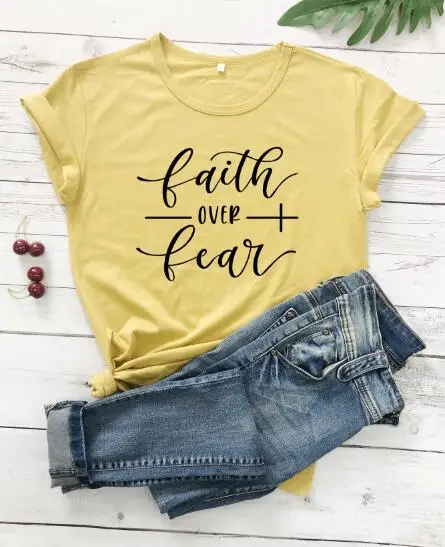 Faith Over Fear футболка для христианина Религия Костюмы для Для женщин вера рубашка Графический бесстрашный лозунг Винтаж гранж топы для девочек футболки для девочек - Цвет: mustard--black text