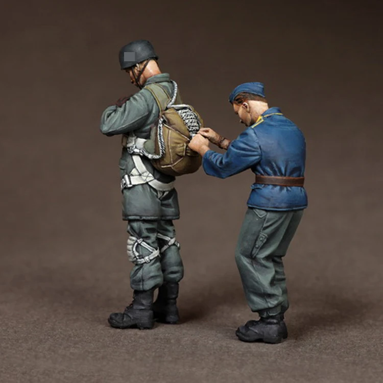 1/35 Fallschirmjagers at the airfield, Resin Model Soldier GK, WWII military theme, Unassembled and unpainted kit