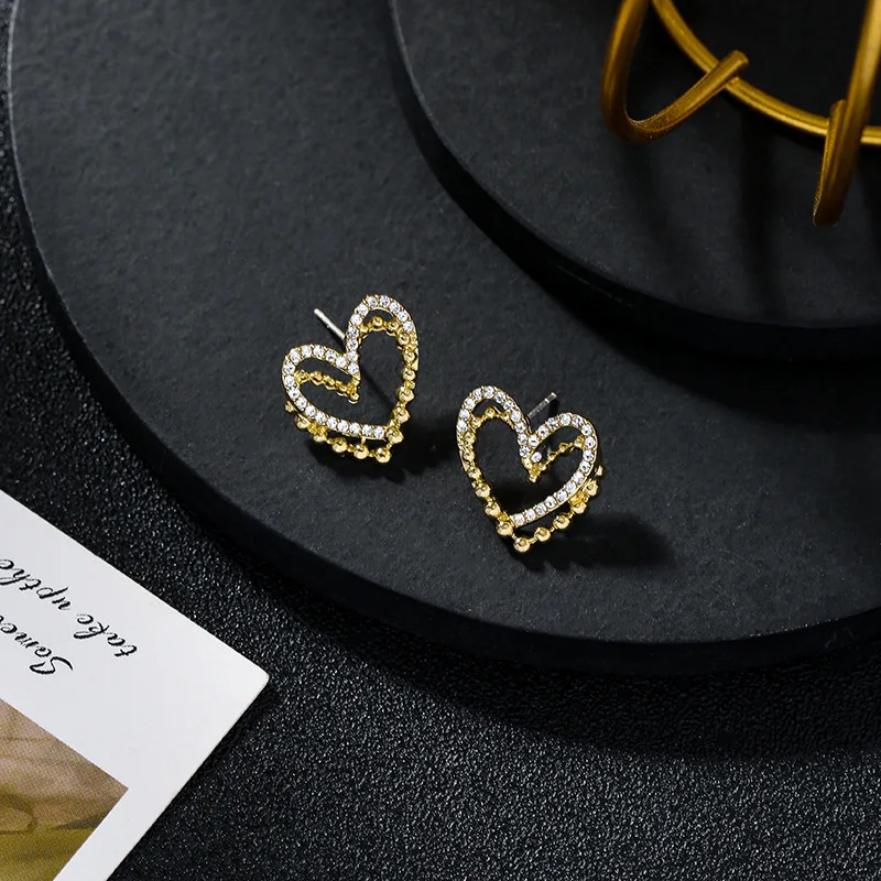 

2020 New Arrival Trendy Hollow Simple Crystal Love Heart Stud Earrings For Women Cute Metal Jewelry Oorbellen Gift