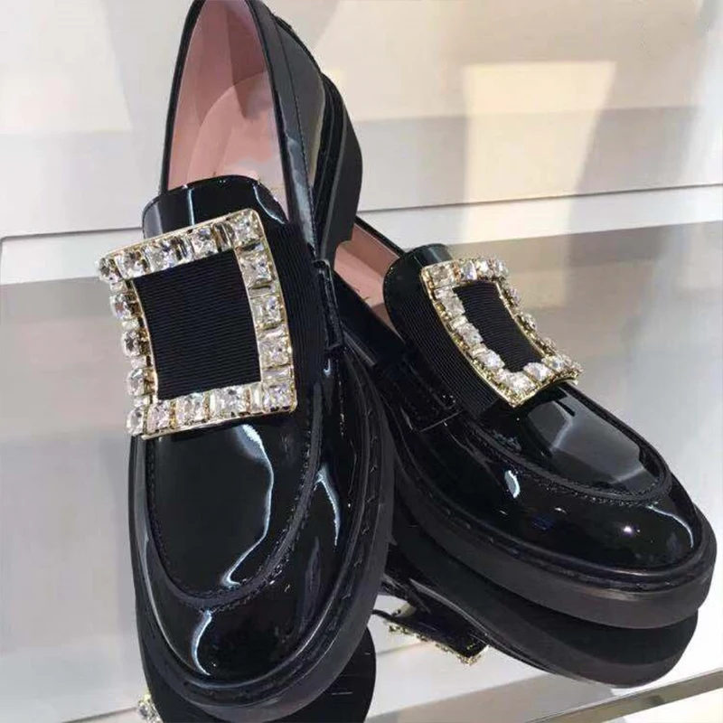 Женские дизайнерские лакированные туфли на плоской подошве черные Лоферы без
