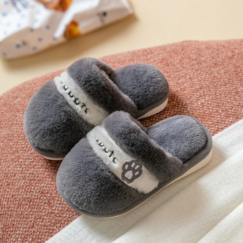 Зимние новые детские тапочки теплая меховая обувь модные домашние с принтом