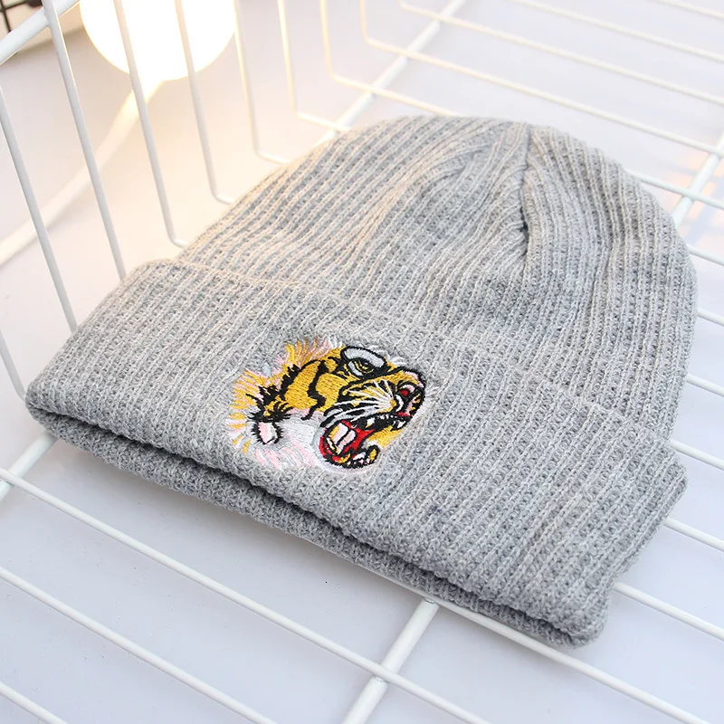 Зимние вязаные шапки с мультяшной вышивкой тигра женская уличная теплая